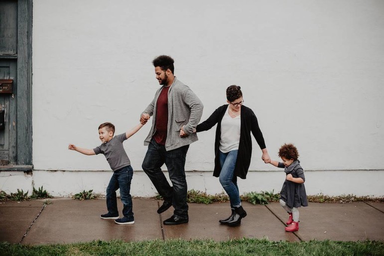 familia con niños